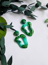 Load image into Gallery viewer, Green Glitter Marble
