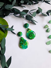 Load image into Gallery viewer, Green Glitter Marble
